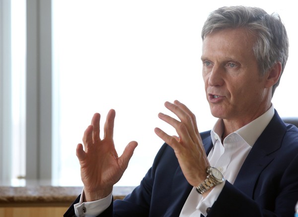 lew-dickey-jr-8a19d2e83e595603